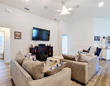 609 Ambleside Drive - Photo Thumbnail 7