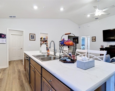 609 Ambleside Drive - Photo Thumbnail 12