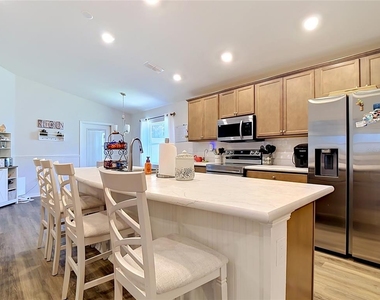 609 Ambleside Drive - Photo Thumbnail 8
