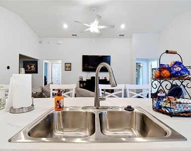 609 Ambleside Drive - Photo Thumbnail 11
