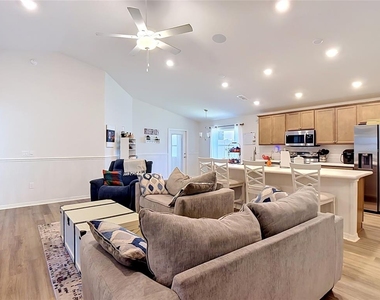 609 Ambleside Drive - Photo Thumbnail 4