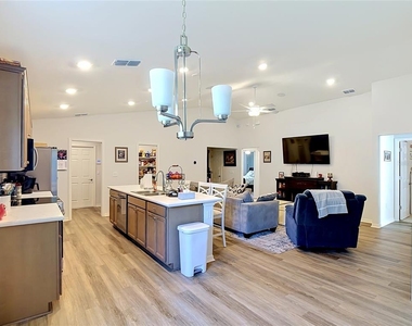 609 Ambleside Drive - Photo Thumbnail 14