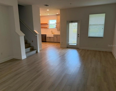 1221 Priory Circle - Photo Thumbnail 7