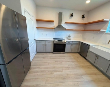 1221 Priory Circle - Photo Thumbnail 5