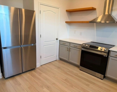 1221 Priory Circle - Photo Thumbnail 6