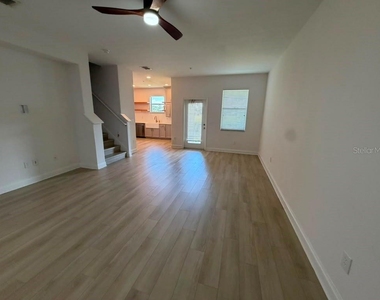 1221 Priory Circle - Photo Thumbnail 8