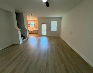 1221 Priory Circle - Photo Thumbnail 9