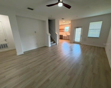 1221 Priory Circle - Photo Thumbnail 10