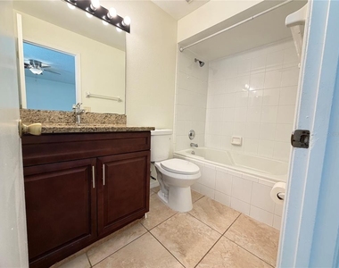 2418 Harbor Town - Photo Thumbnail 12