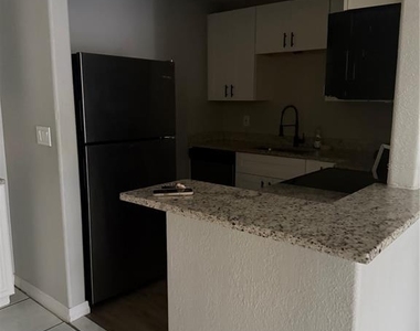 916 Lake Destiny Road - Photo Thumbnail 6