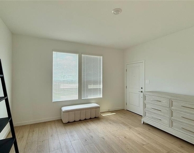 5515 Guava Court - Photo Thumbnail 2