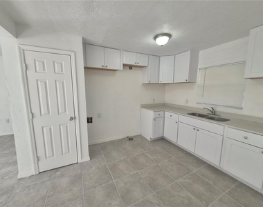 2106 Ne 11th Avenue - Photo Thumbnail 4