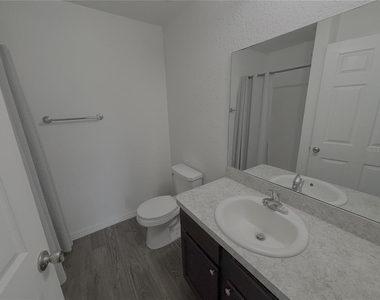 103 Marion Oaks Drive - Photo Thumbnail 16
