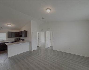 103 Marion Oaks Drive - Photo Thumbnail 4