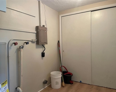 8 Rose Avenue - Photo Thumbnail 9