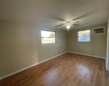 8 Rose Avenue - Photo Thumbnail 8