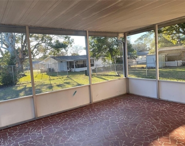 8 Rose Avenue - Photo Thumbnail 15