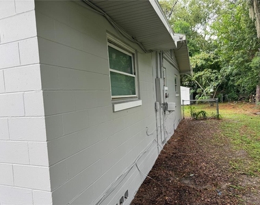 2715 Ne 1st Avenue - Photo Thumbnail 1