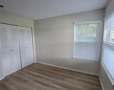 2577 Grassy Point Drive - Photo Thumbnail 21
