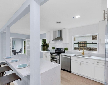 101 S Lakemont Avenue - Photo Thumbnail 5