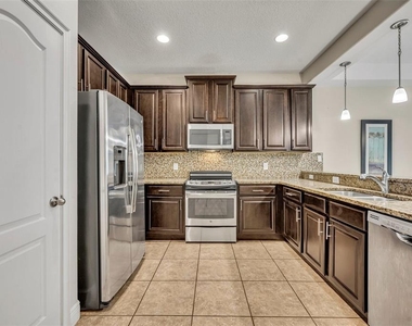 8177 Roseville Boulevard - Photo Thumbnail 4