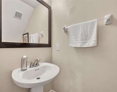 8177 Roseville Boulevard - Photo Thumbnail 14