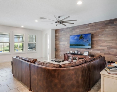 6020 Marleon Drive - Photo Thumbnail 12