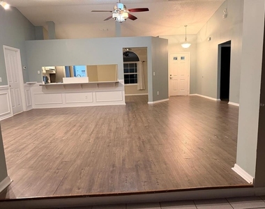 104 Brewster Lane - Photo Thumbnail 9