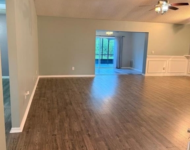 104 Brewster Lane - Photo Thumbnail 3