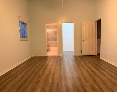 104 Brewster Lane - Photo Thumbnail 6