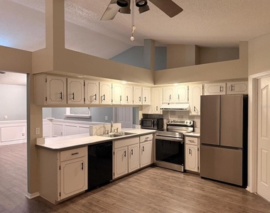 104 Brewster Lane - Photo Thumbnail 10