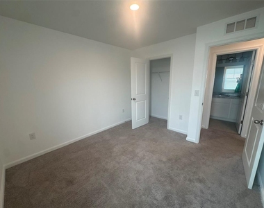 3238 Vesara Drive - Photo Thumbnail 10