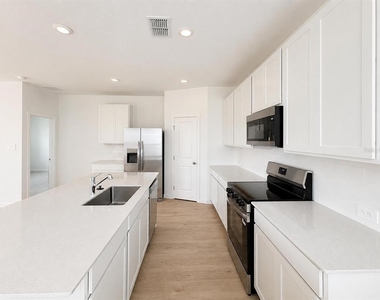 3027 Granite Ridge Avenue - Photo Thumbnail 6