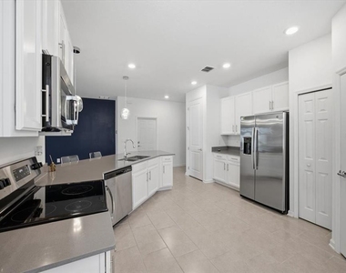 717 Citrus Reserve Boulevard - Photo Thumbnail 8