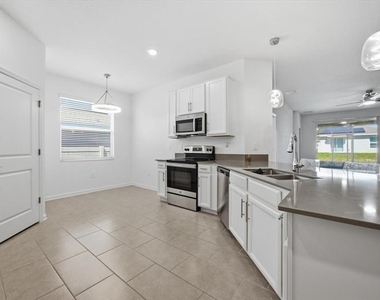 717 Citrus Reserve Boulevard - Photo Thumbnail 7