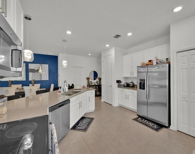 717 Citrus Reserve Boulevard - Photo Thumbnail 5