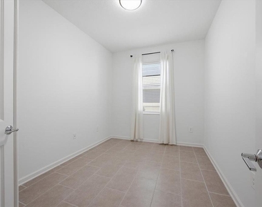 717 Citrus Reserve Boulevard - Photo Thumbnail 13