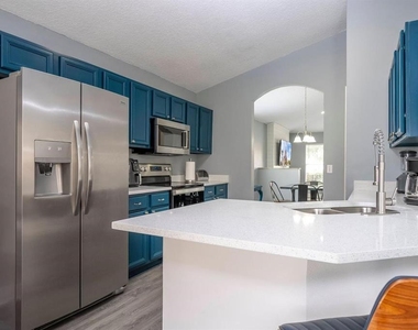 254 Cordova Avenue - Photo Thumbnail 5