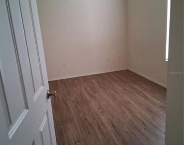 829 Camargo Way - Photo Thumbnail 9