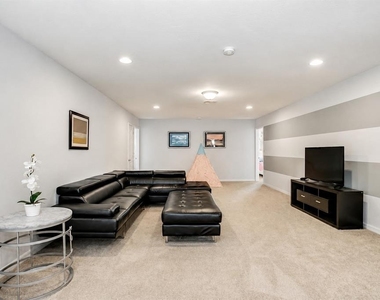 8861 Corcovado Drive - Photo Thumbnail 7