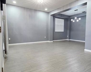 1719 Plantation Oaks - Photo Thumbnail 3