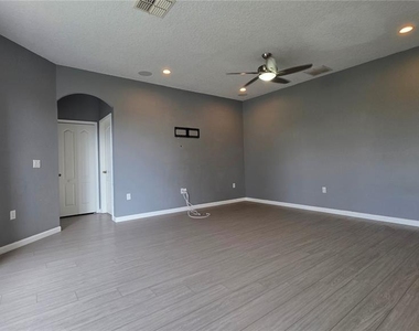 1719 Plantation Oaks - Photo Thumbnail 7