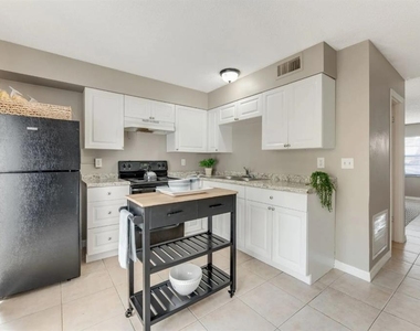 2140 S Palmetto Avenue - Photo Thumbnail 9