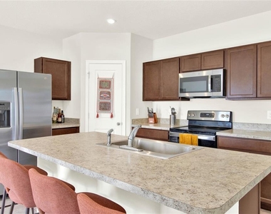 1511 Finnigan Circle - Photo Thumbnail 9