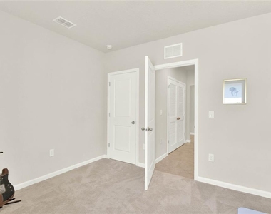 1511 Finnigan Circle - Photo Thumbnail 24