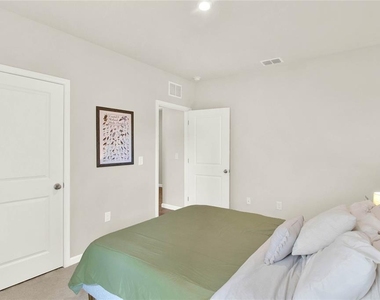 1511 Finnigan Circle - Photo Thumbnail 16
