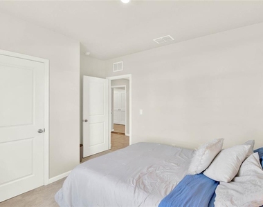 1511 Finnigan Circle - Photo Thumbnail 14