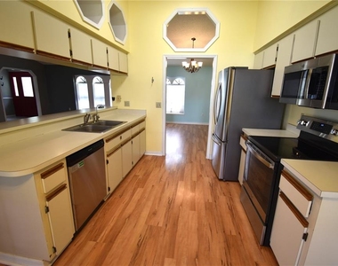 9109 Queen Elizabeth Court - Photo Thumbnail 9