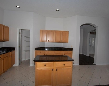 664 Cedar Forest Circle - Photo Thumbnail 12