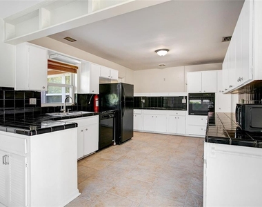 7000 Cane Hills Circle - Photo Thumbnail 6